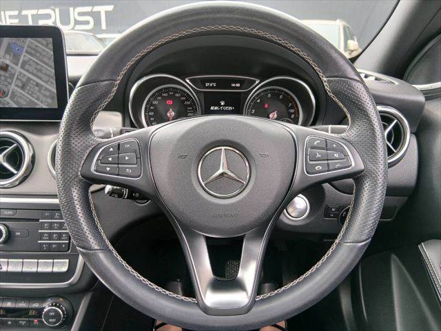 Mercedes-Benz GLA-Class 10
