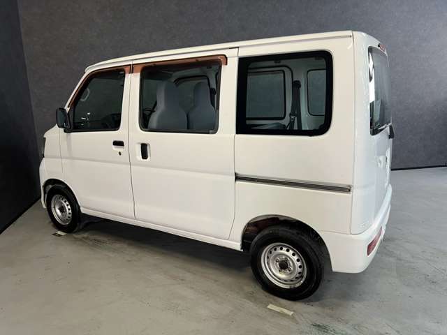 Daihatsu Hijet Cargo 12