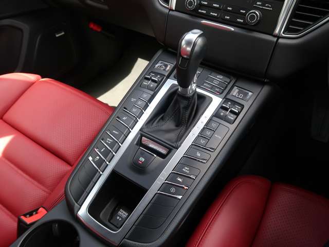 Porsche Macan 8
