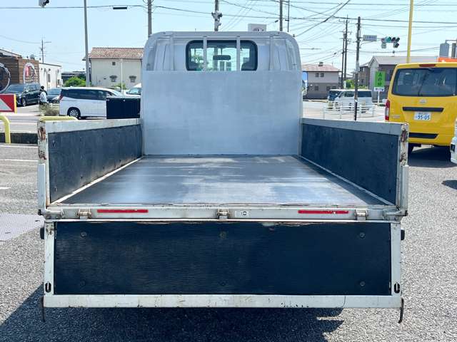 Isuzu Elf 6