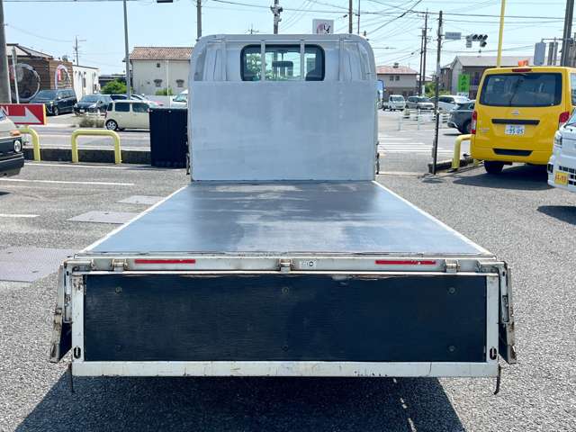 Isuzu Elf 8