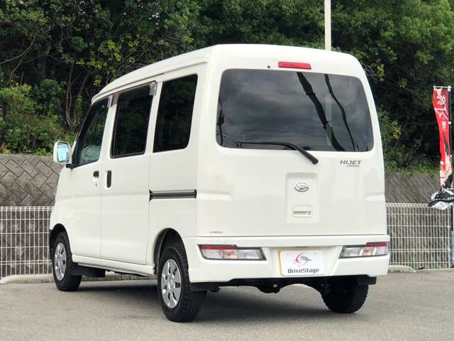 Daihatsu Hijet Cargo 4