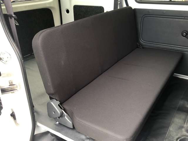 Daihatsu Hijet Cargo 7