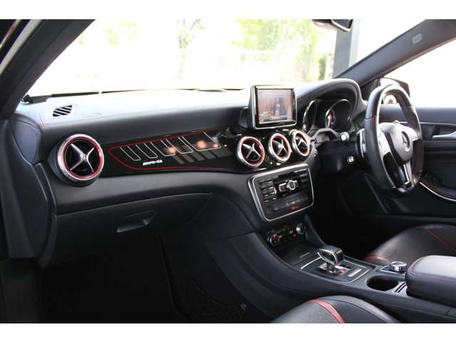 Mercedes-Benz GLA-Class 4