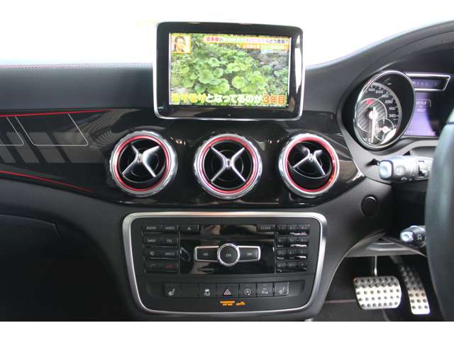 Mercedes-Benz GLA-Class 10