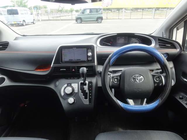 Toyota Sienta 11