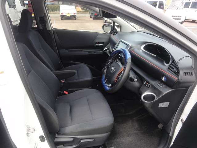 Toyota Sienta 12