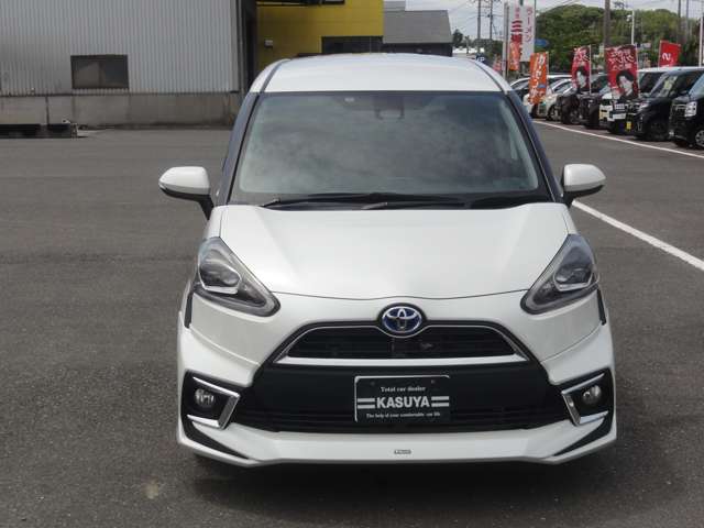 Toyota Sienta 4