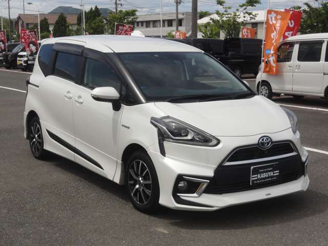 Toyota Sienta 5