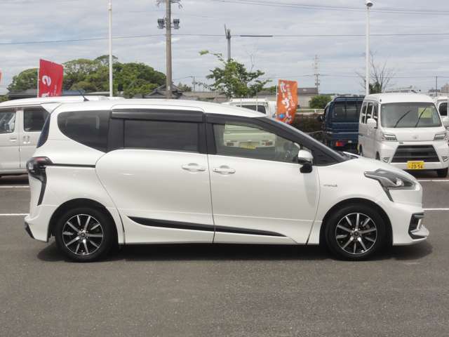 Toyota Sienta 6