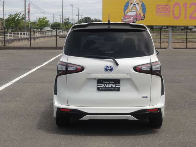 Toyota Sienta 8