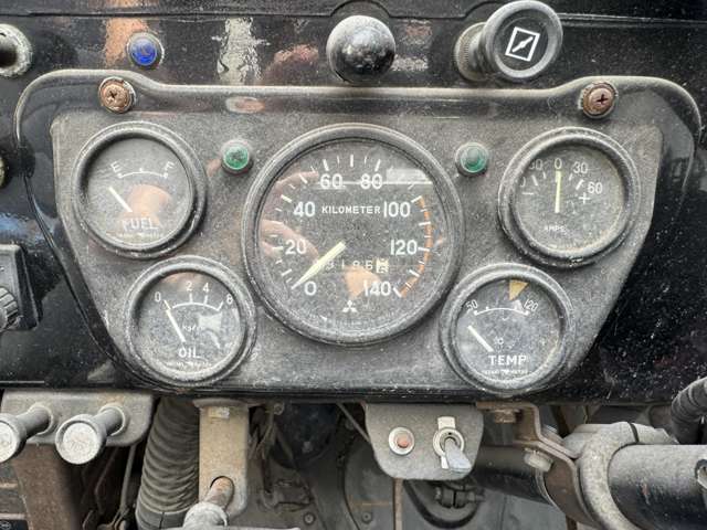 Mitsubishi Jeep 12
