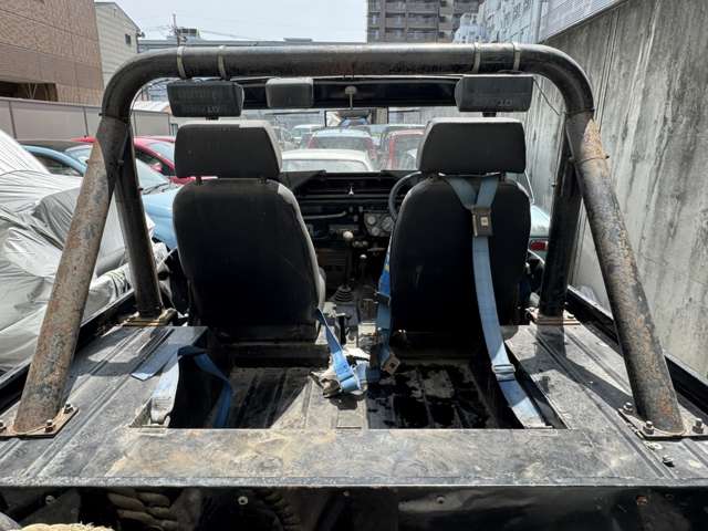 Mitsubishi Jeep 4