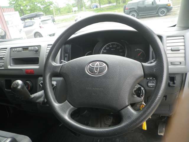 Toyota Hiace Van 11
