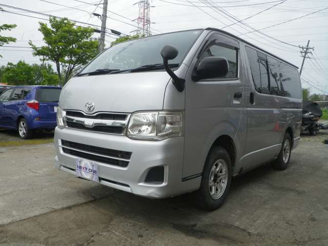 Toyota Hiace Van 3