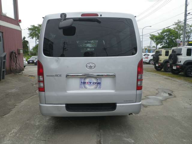 Toyota Hiace Van 5