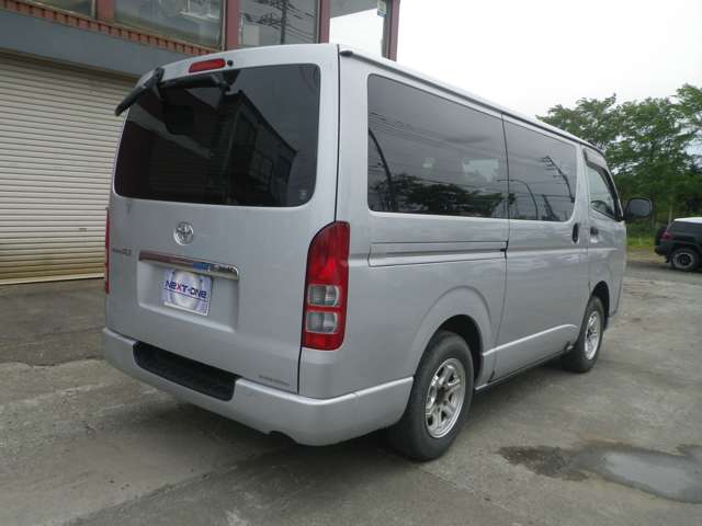 Toyota Hiace Van 6