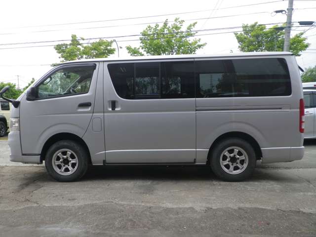 Toyota Hiace Van 7