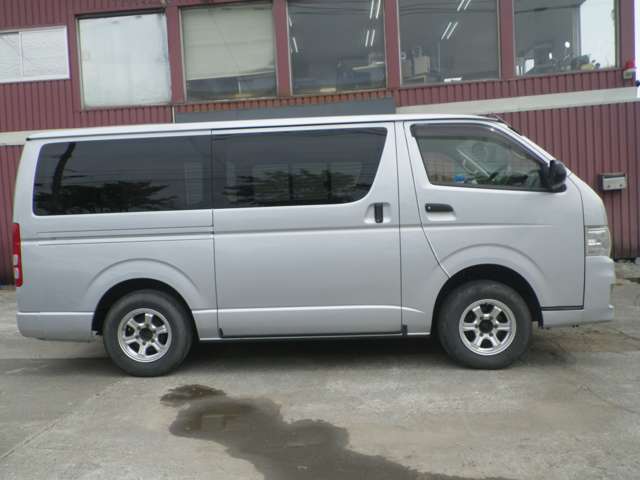 Toyota Hiace Van 8