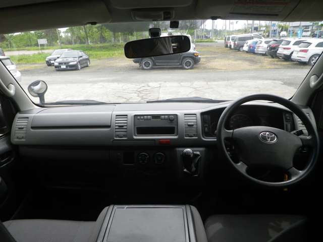 Toyota Hiace Van 9
