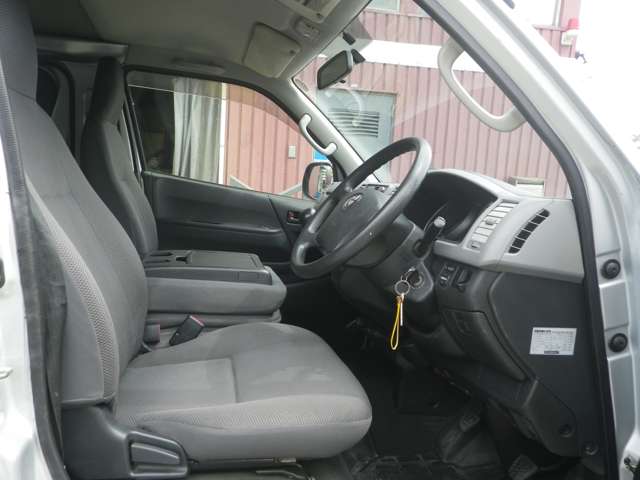 Toyota Hiace Van 10