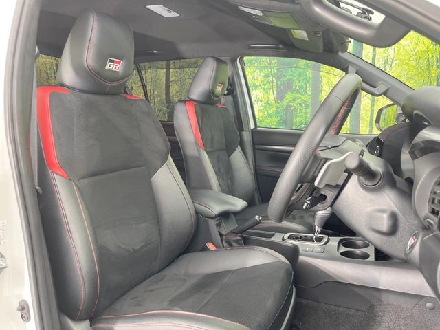 Toyota Hilux 8