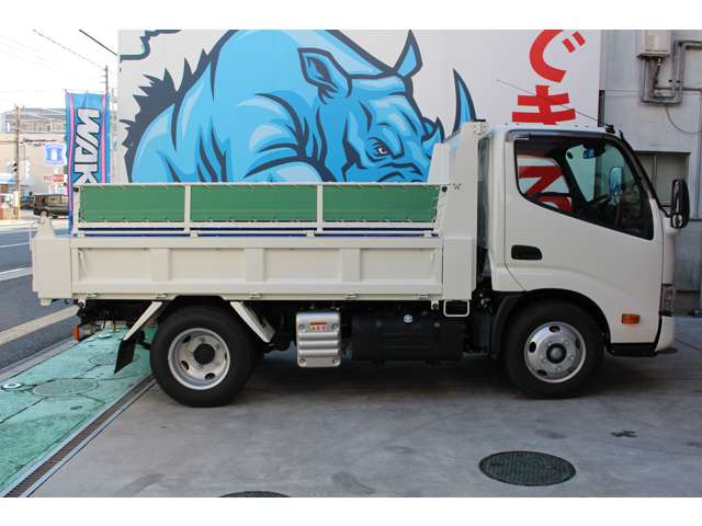 Hino Dutro 4