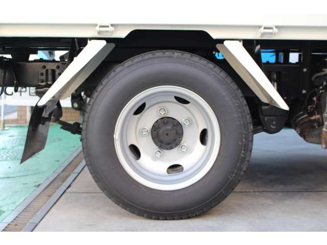Hino Dutro 6