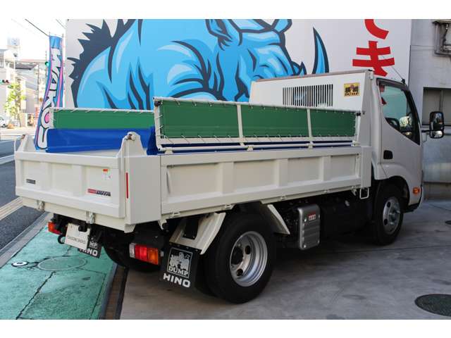 Hino Dutro 7
