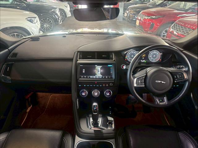Jaguar E-Pace 3