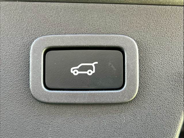Jaguar E-Pace 9