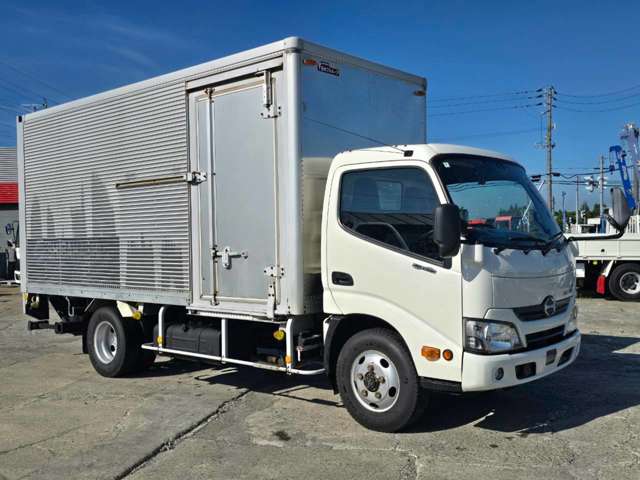 Hino Dutro 3