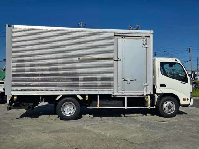 Hino Dutro 4