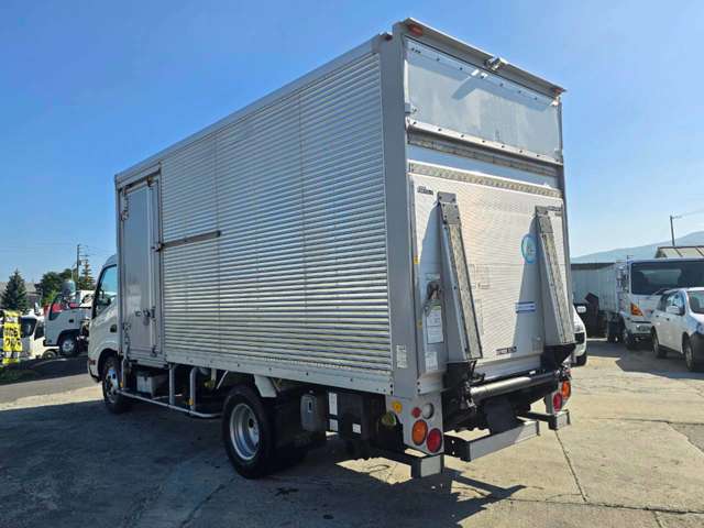 Hino Dutro 8