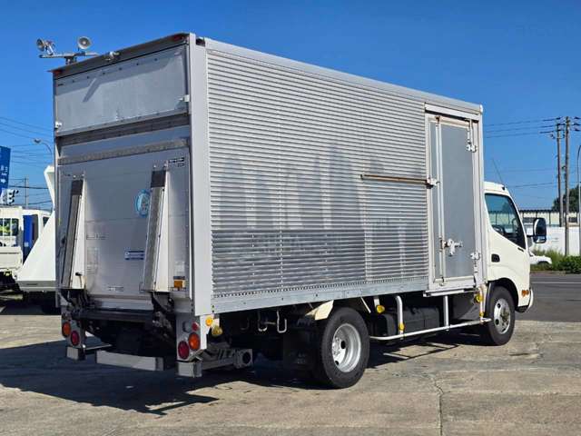 Hino Dutro 10