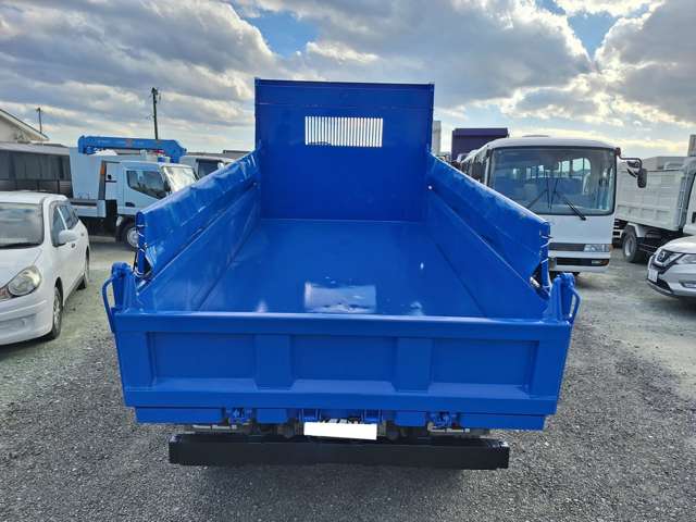 Isuzu Elf 8