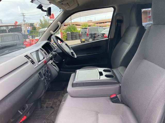 Toyota Regius Ace 7