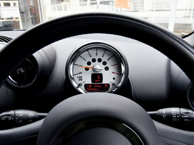 MINI Paceman 8