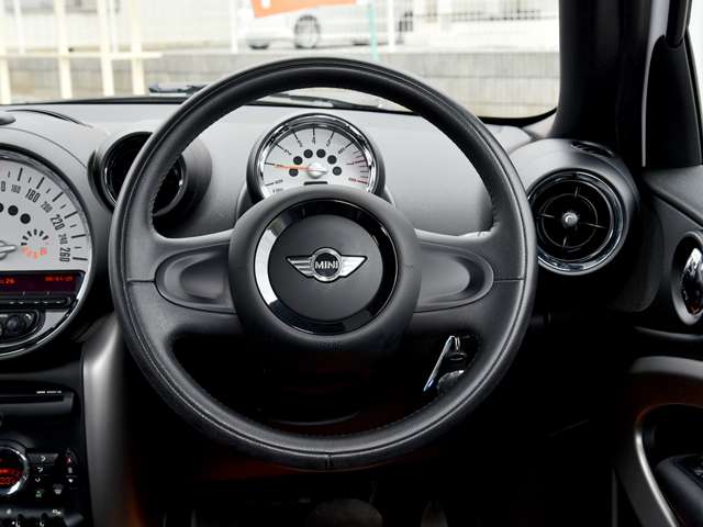 MINI Paceman 9
