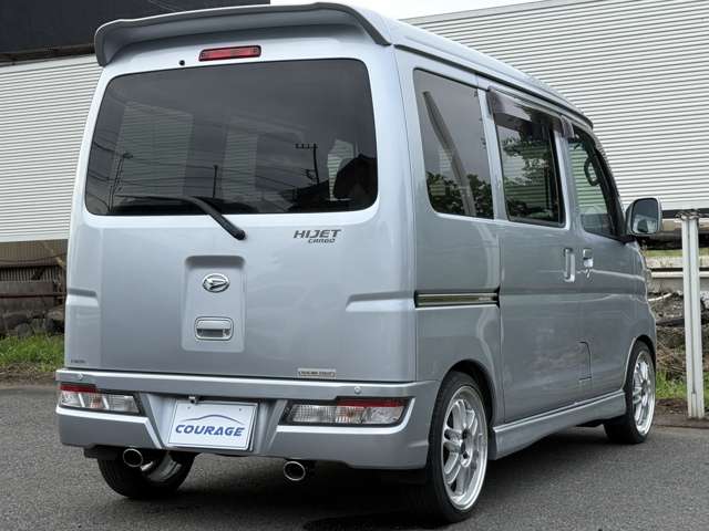 Daihatsu Hijet Cargo 4