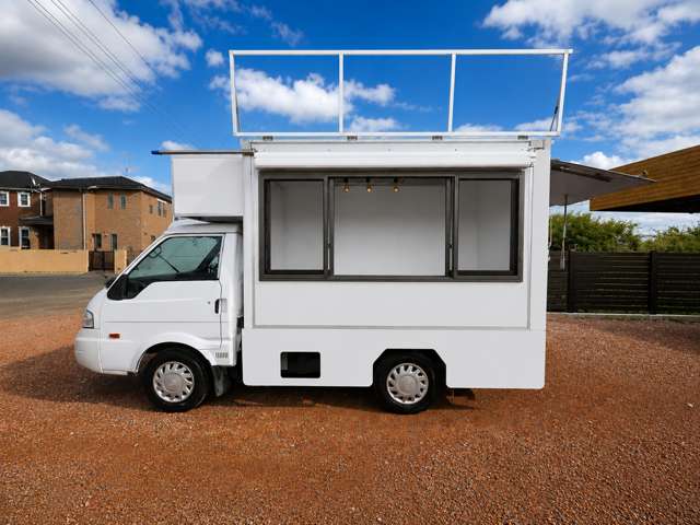 Mazda Bongo Truck 3
