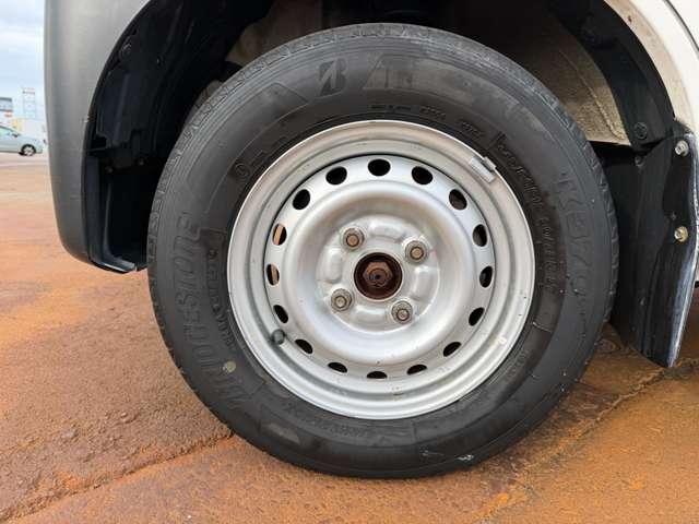 Daihatsu Hijet Cargo 11