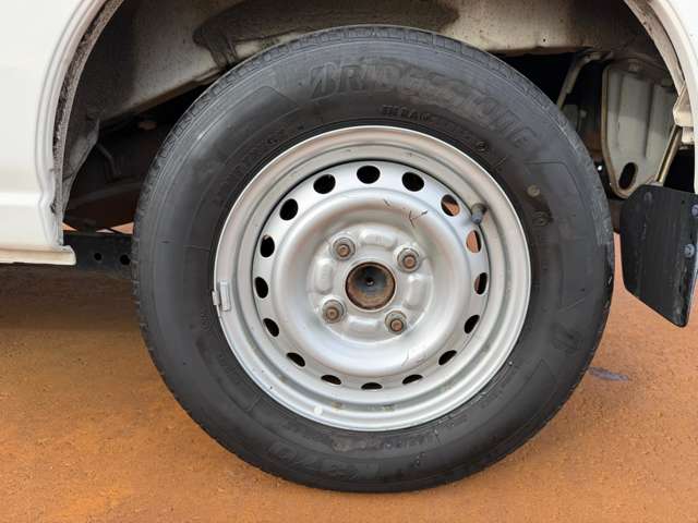 Daihatsu Hijet Cargo 12