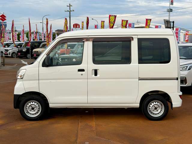Daihatsu Hijet Cargo 6