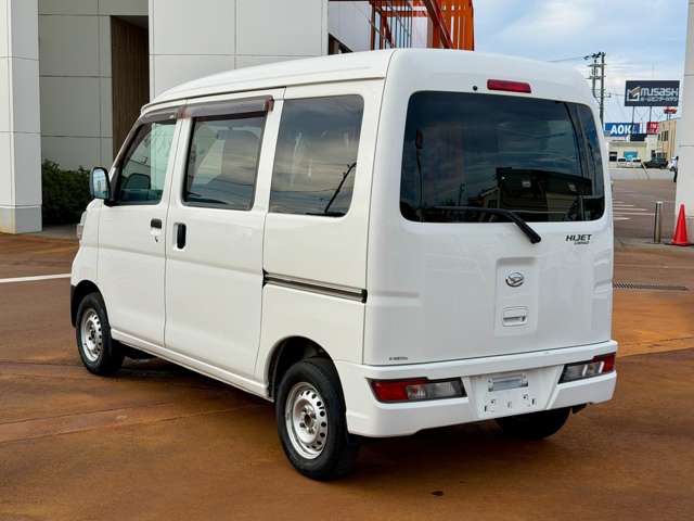 Daihatsu Hijet Cargo 7