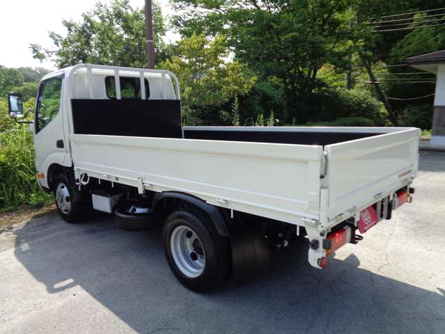 Hino Dutro 12