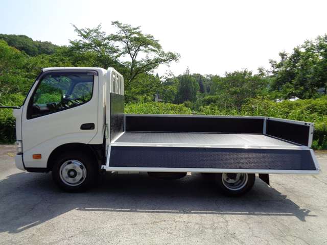 Hino Dutro 7