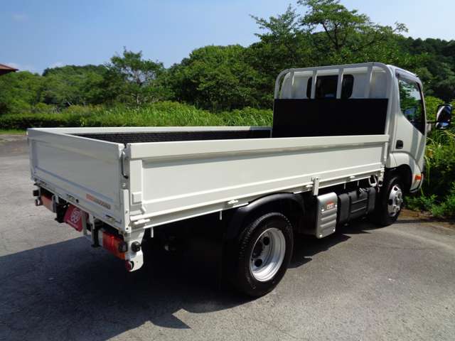 Hino Dutro 8