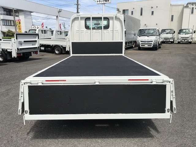 Isuzu Elf 12