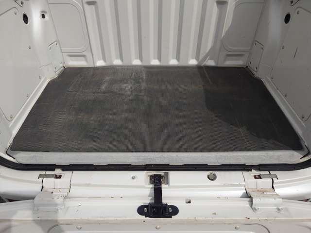 Daihatsu Hijet Deck Van 11